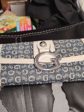 VINTAGE GUESS MONOGRAM DENIM TRIFOLD FLAP WALLET GREAT CONDITION